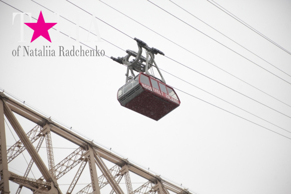 Канатная дорога Нью-Йорка или воздушный трамвай Roosevelt Island Tramway.